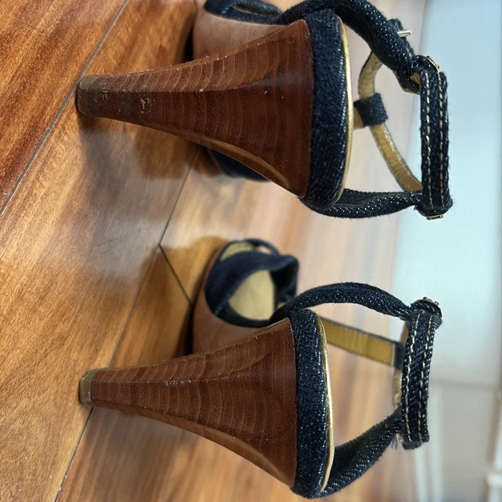 Authentic Chanel dark denim heels - Picture 9 of 9